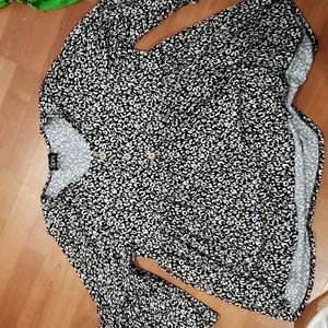 Spin 1x top. 3/4 bell sleeve.